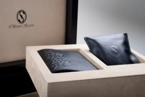Création de logo sur un packaging (boîte de montre)