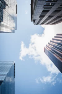 Photographie urbaine de gratte-ciel à Montréal