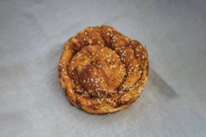 Photo d'un croissant bretzel