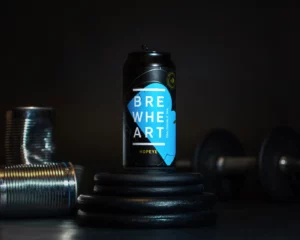 Mise en scène studio d'une canette de bière