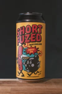 Photo studio d'une canette de bière artisanale