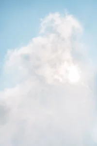 Nuage d'eau au dessus des chutes du Niagara en Ontario