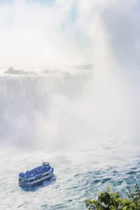 Photo du bateau Maid of the Mist côté américain des chutes du Niagara