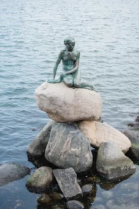 Statue de la petite sirène à Copenhague au Danemark