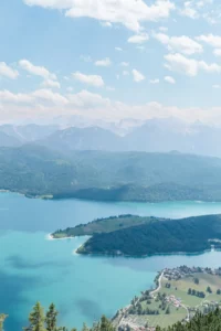 Vue sur le Walchensee depuis les Alpes bavaroises